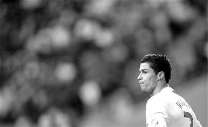 篮球赛场上的精彩瞬间：李悦洲反击妙传张洪硕（篮球赛高光瞬间：李悦洲快攻妙传张洪硕）