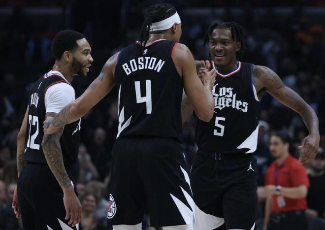 13胜4平，那不勒斯自1987年以来首次全年意甲主场保持不败（那不勒斯本年度意甲主场13胜4平，1987年来首次实现全年不败）