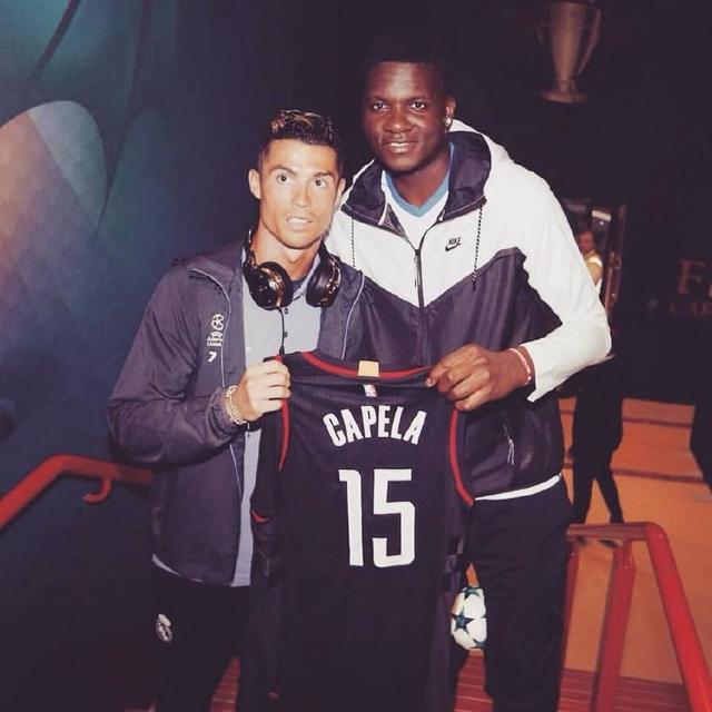 太逆天了！爱德华兹极限后仰三分绝平 年终大战唯一加时赛来了（不可思议！爱德华兹压哨后仰三分扳平，年终大战唯一加时上演）