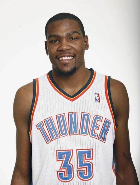 不一样篮球 ｜ 这就是Luka 5？平平无奇的外观却有Zoom Strobel？（不一样篮球 ｜ 看似普通的Luka 5竟搭载Zoom Strobel？）