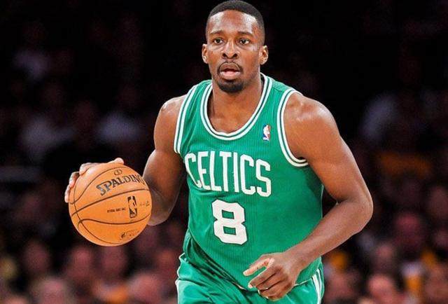 【巴萨】——拉菲尼亚的妻子（巴萨球员拉菲尼亚之妻）