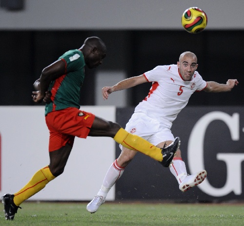 弗拉格展现惊人实力，助力球队逆境求生（弗拉格爆发神勇，带领球队逆境突围）