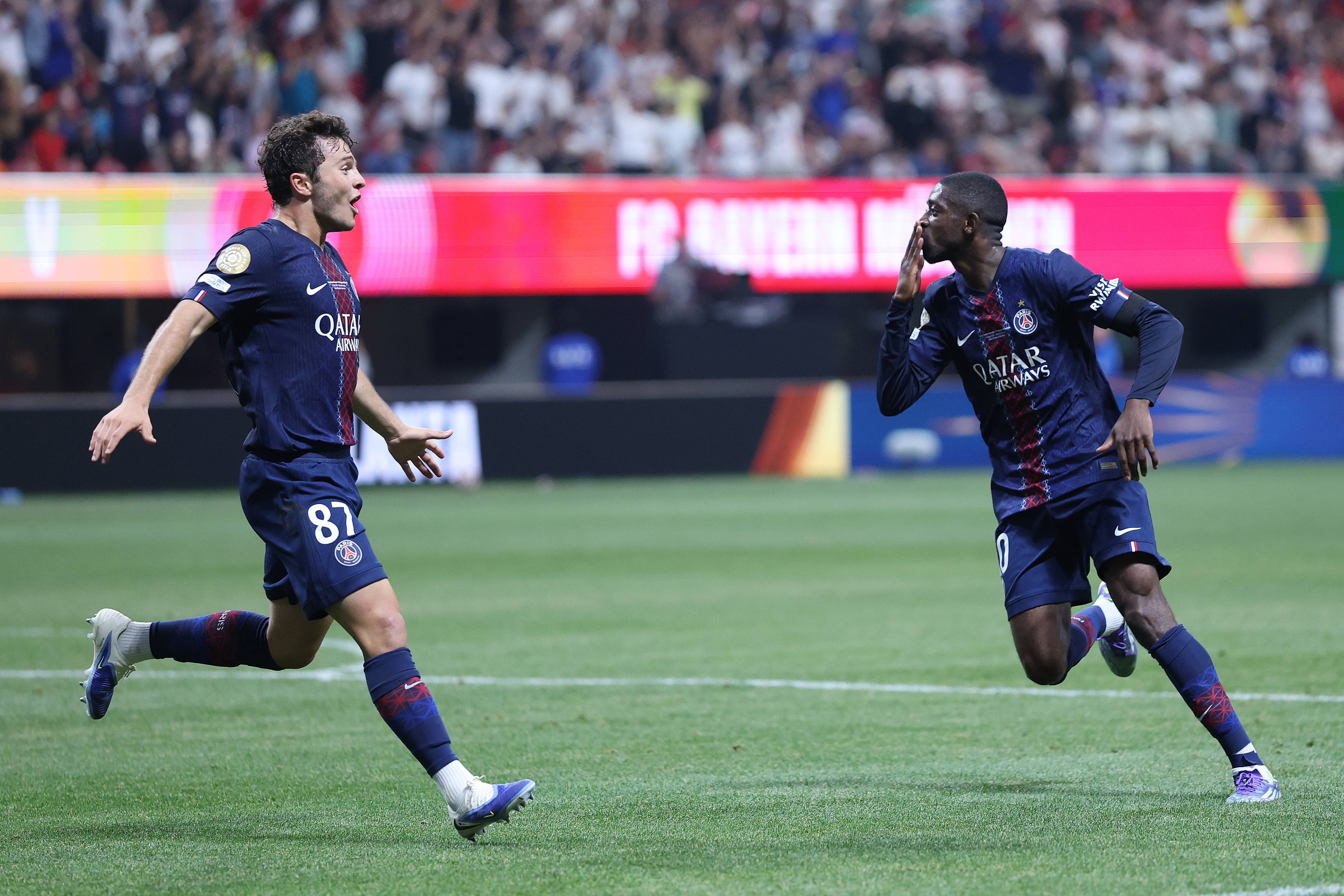 马德兴怒喷女足：主管领导给个解释，主帅不下课亚洲杯必惨败（马德兴炮轰女足：管理层须作出说明，若主帅留任亚洲杯恐惨败）