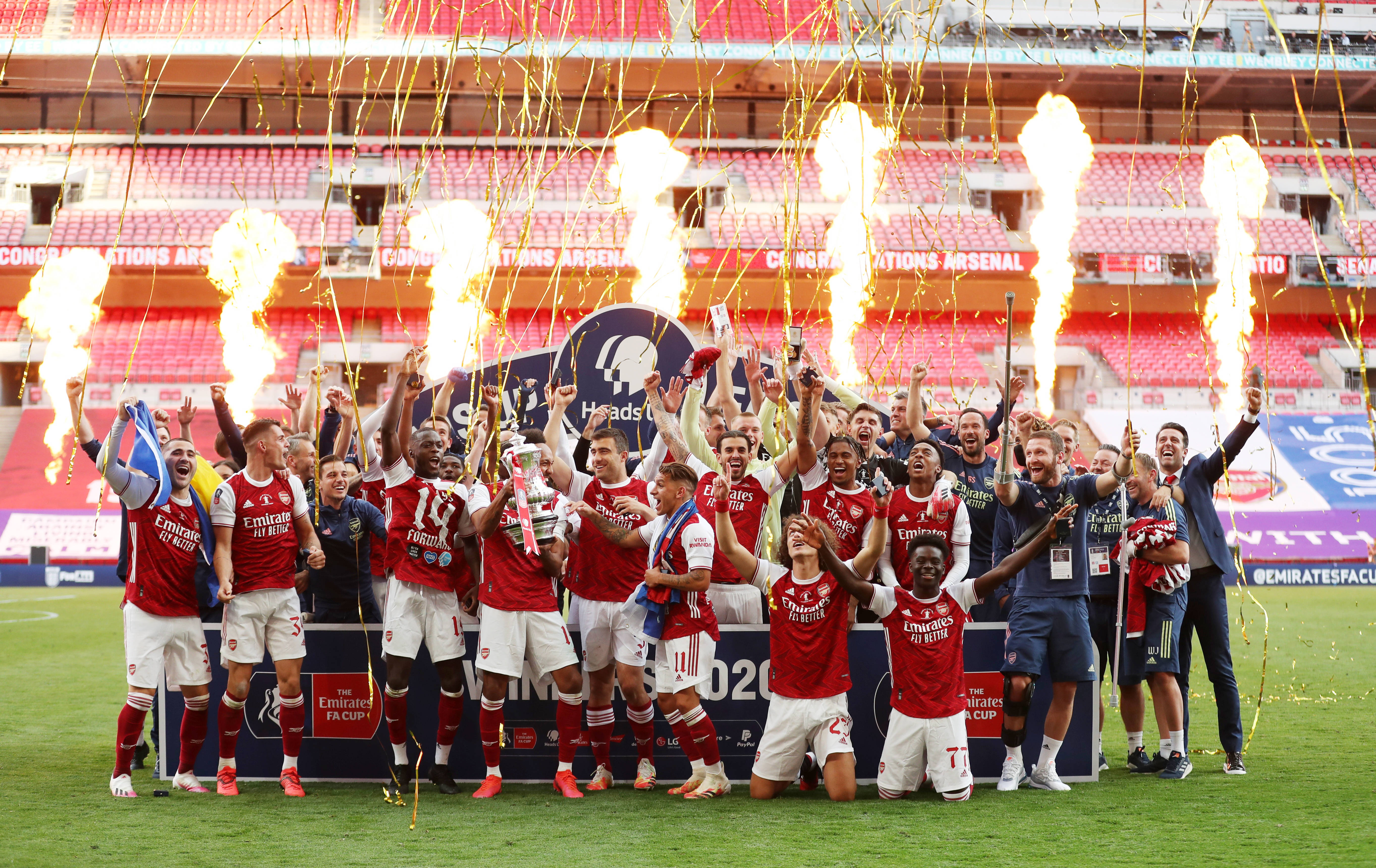 记者：切尔西中场霍尔加盟埃弗顿的转会费为2400万镑+浮动（记者：埃弗顿以2400万英镑加浮动签下切尔西中场霍尔）