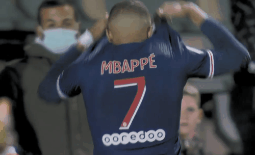 MVP+梅开二度：孔德vs法兰克福个人集锦（孔德个人集锦：对阵法兰克福荣膺MVP并梅开二度）