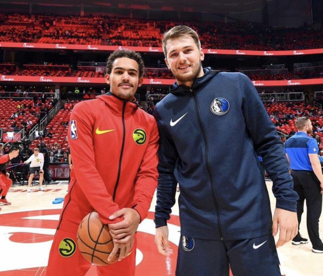 香港球迷：哲凯赖什登场令人激动！（香港球迷：哲凯赖什出场瞬间点燃全场）