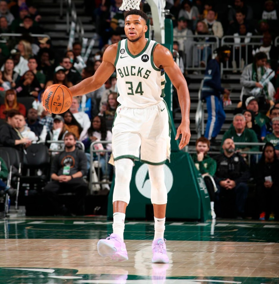 弗里克球员时期曾访诺坎普，随队击败克鲁伊夫麾下阿贾克斯（弗里克球员时代曾做客诺坎普，随队击败克鲁伊夫执教的阿贾克斯）