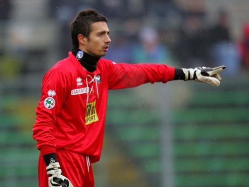 记者：国脚王钰栋有望拿下今年国内球员最重磅奖项（记者：国脚王钰栋有望加冕今年国内球员最高荣誉）