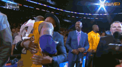 霍伊伦本赛季10场联赛制造5球，上赛季32场英超仅制造4球（霍伊伦今季联赛10战参与5次进球，上季英超32场仅4次）