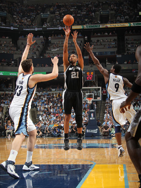 探索篮球的魅力——从丰田中心到篮球精神（追寻篮球之美：从丰田中心走向篮球精神）