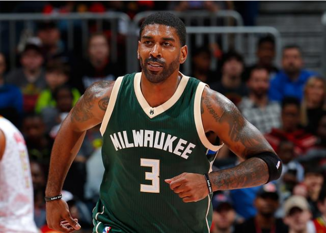 李新翔：武磊是我的榜样，能和自己的偶像一起踢球感觉很奇妙（李新翔：以武磊为榜样，与偶像并肩作战倍感奇妙）