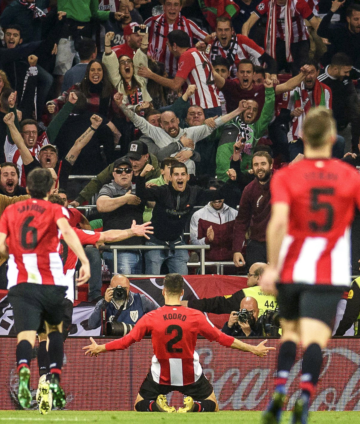 云南玉昆官宣续约赵宇豪徐宏杰 共绘足球新篇章（云南玉昆宣布与赵宇豪、徐宏杰续约 携手开启绿茵新征程）