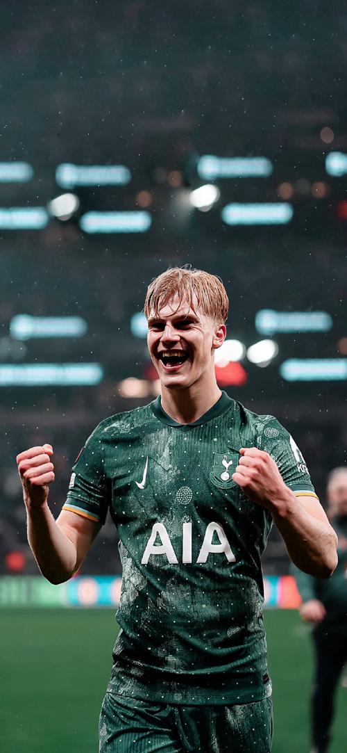 里昂15岁潜力中锋泽科维奇：崇拜哈兰德和DV9的左脚射手（里昂15岁中锋新星泽科维奇：左脚杀手，偶像哈兰德与DV9）