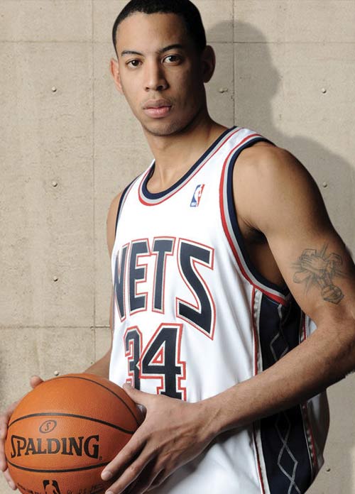 卡斯尔：人们认为雷霆不可战胜，但我们对任何球队都充满信心（卡斯尔：雷霆被视为无敌，但我们面对任何对手仍信心十足）