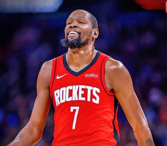 澳超半场：鲁弗推射建功，惠灵顿凤凰暂1-0阿德莱德联（澳超半场战报：鲁弗低射破门，惠灵顿凤凰暂以1-0领先阿德莱德联）