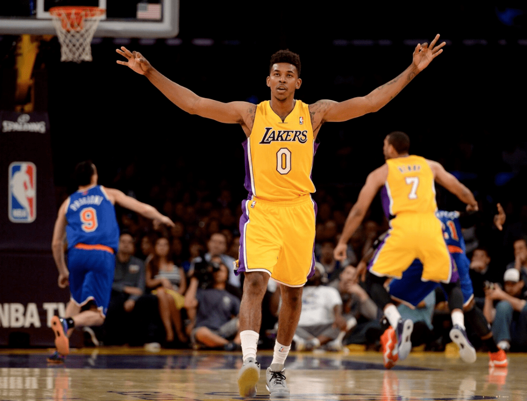 中超战报：加布里埃尔一击制胜，上海海港1-0大连英博夺冠（加布里埃尔建功，上海海港1-0大连英博问鼎中超）