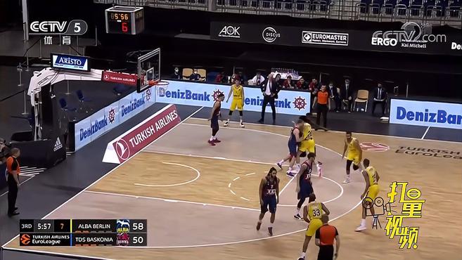 利物浦vs利兹首发：萨拉赫连续三场替补，埃基蒂克、维尔茨先发（利物浦战利兹首发公布：萨拉赫连续第三场替补，埃基蒂克与维尔茨先发）