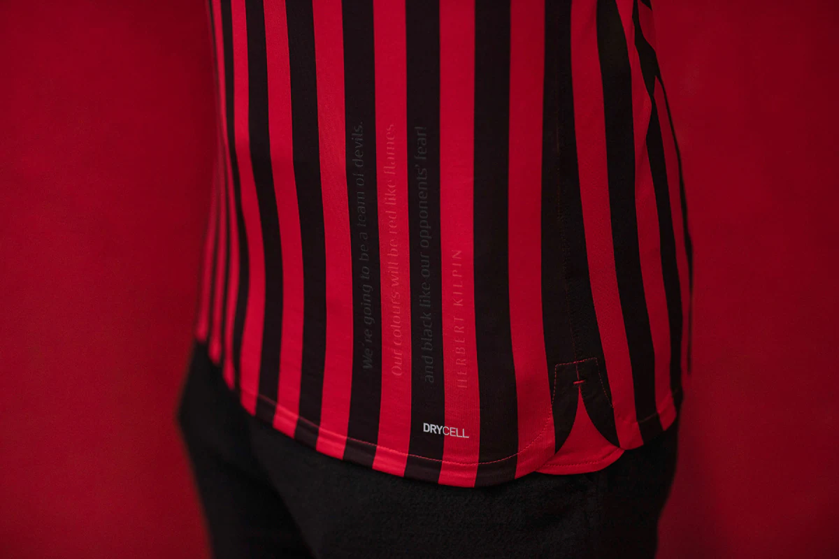 篮球与科技结合的未来（智能科技驱动的篮球新纪元）