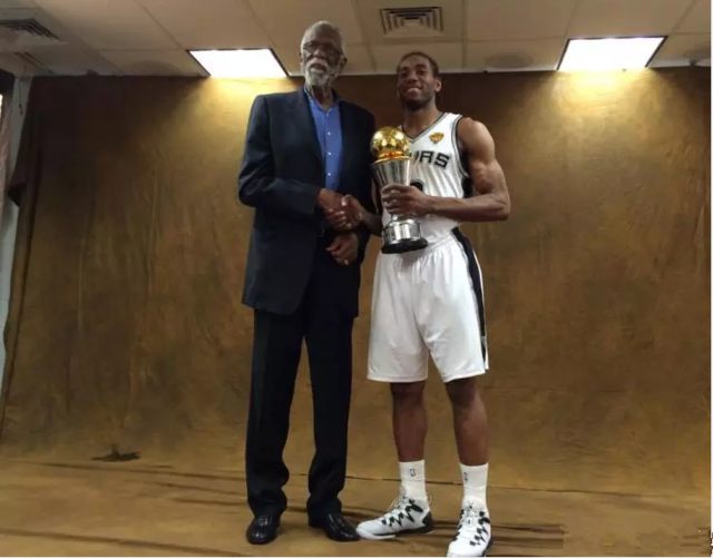 表现全面！威少半场6中4得到8分4篮板8助攻2抢断（全能发挥！威少半场6投4中交出8分4篮板8助攻2抢断）