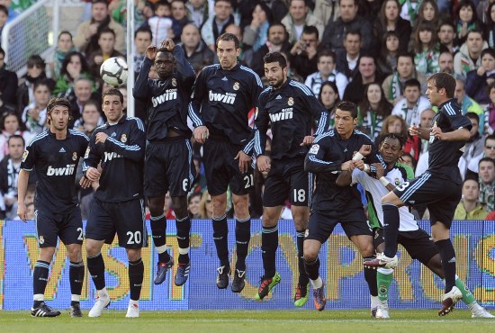 多家媒体：萨拉赫将入选战布莱顿大名单，该决定由斯洛特做出（斯洛特拍板，萨拉赫入选战布莱顿名单，已获多家媒体证实）