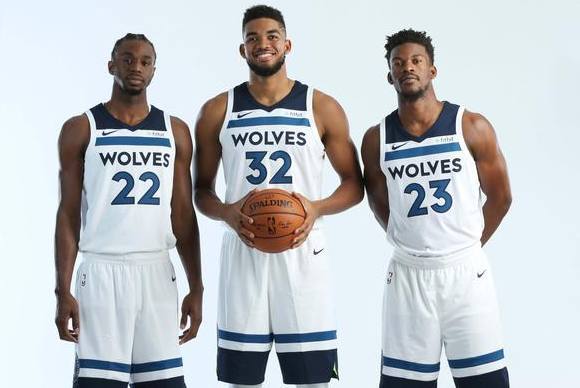 布伦森打铁奇兵末节17分难救主，布朗42+4+4，凯尔特人复仇尼克斯（布朗轰42+4+4率绿军复仇，布伦森末节17分难挽尼克斯败局）