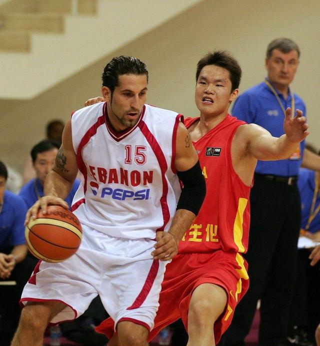 巴西男篮打出团队篮球（巴西男篮展现团队篮球风采）