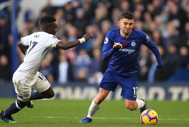 从埃夫勒街区到足球界巅峰：记登贝莱和乌帕梅卡诺的友谊（埃夫勒到足坛之巅：登贝莱与乌帕梅卡诺的同路传奇）