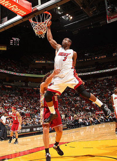 那不勒斯vs尤文图斯前瞻：那不勒斯伤兵满营 主场难擒斑马（前瞻：那不勒斯伤病潮来袭，主场拿下尤文不易）